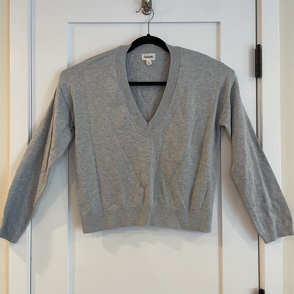 Open Edit Sweater S V‎ Neck LS Pullover Gray Crop Preppy Collegiate Quiet Luxury